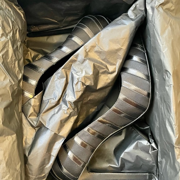 BRAND NEW CELINE/NEVER WORN striped heel. - Picture 7 of 8